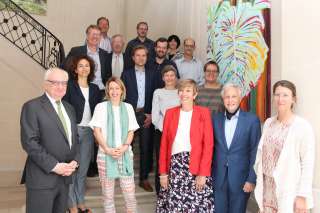 Le secrétaire d'État Guy Arendt entouré des membres du Comité de gestion du site «Luxembourg, vieux quartiers et fortifications», patrimoine mondial de l‘Unesco